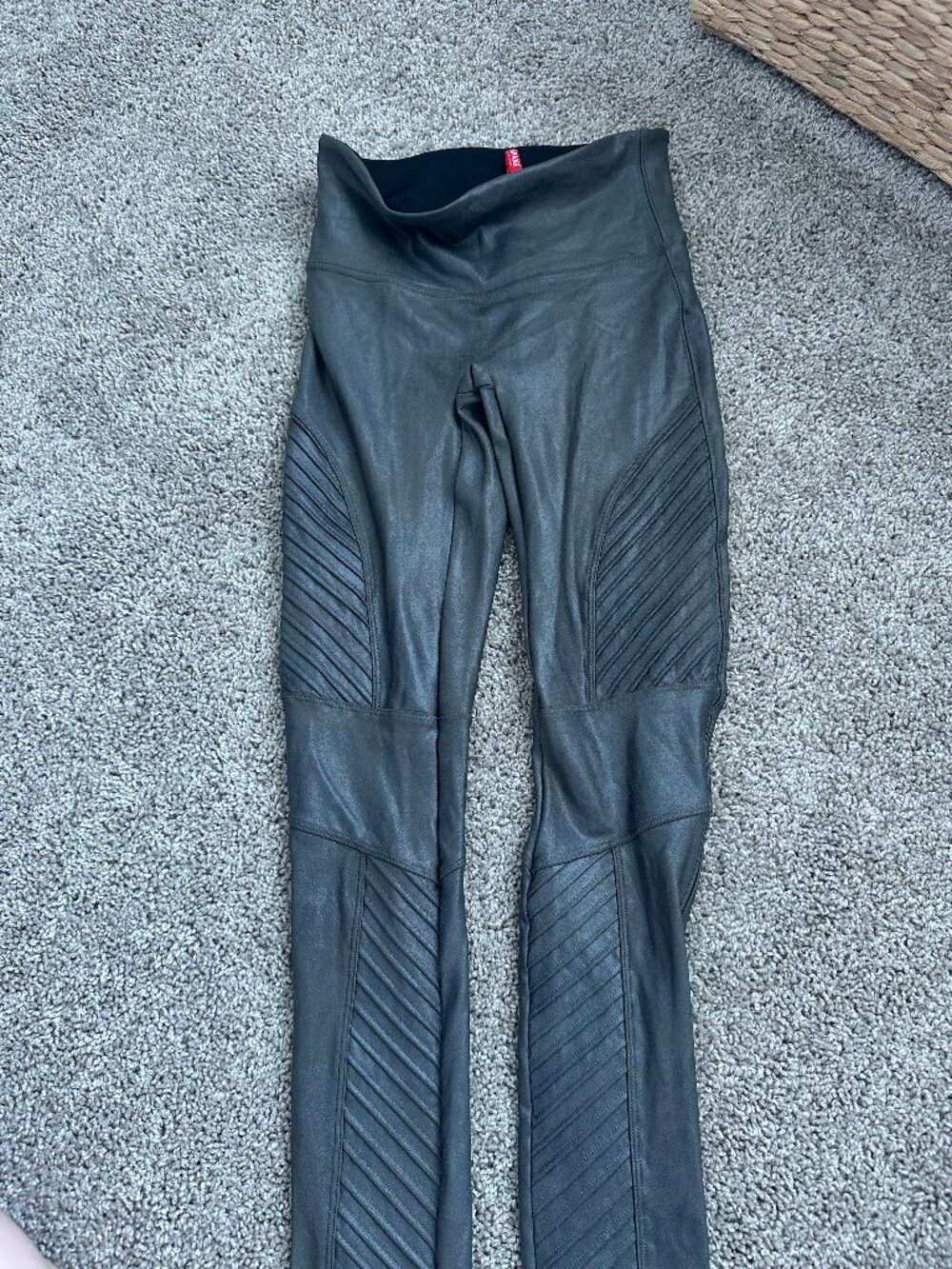 Spanx detailed legings size small